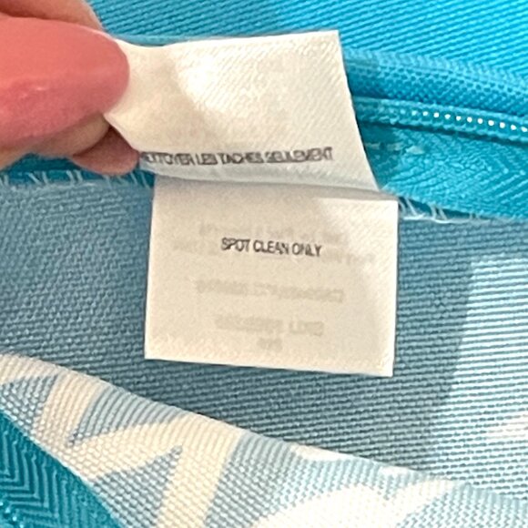 New Pier 1 Pillow Covers Set of 2 Pineapple Blue White Yellow Tropical - Picture 7 of 7